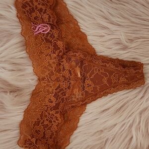 New Listing!! Brand New VICTORIA'S SECRET SIGNATURE LOGO LACE THONG-XS